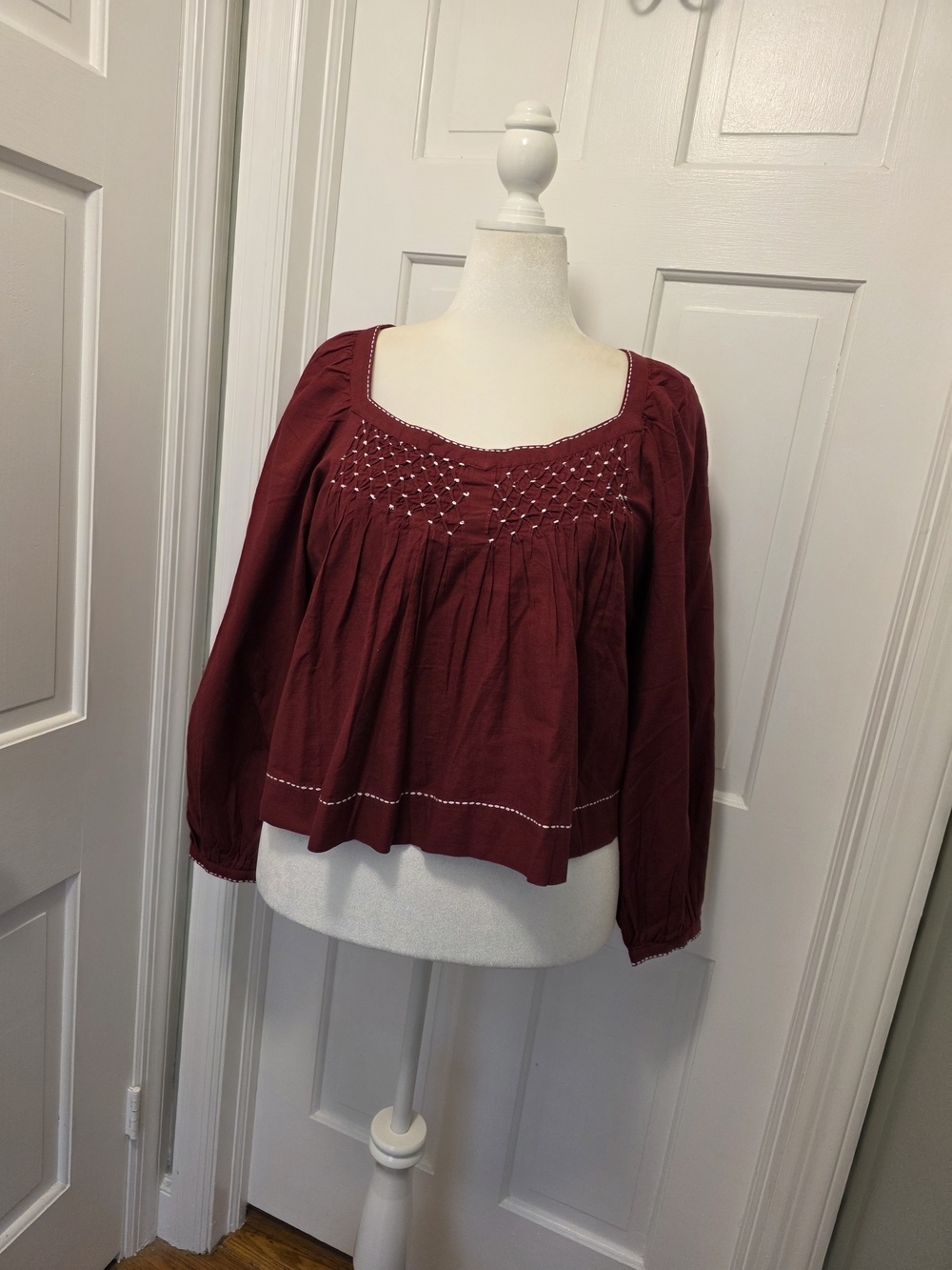 NWT LOFT Embroidered Sweetheart Neckline Blouse Size Large 100% Cotton, Short
